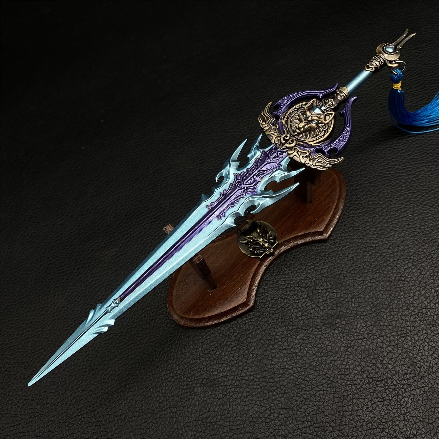 Frostwolf Fangs Metal Replica
