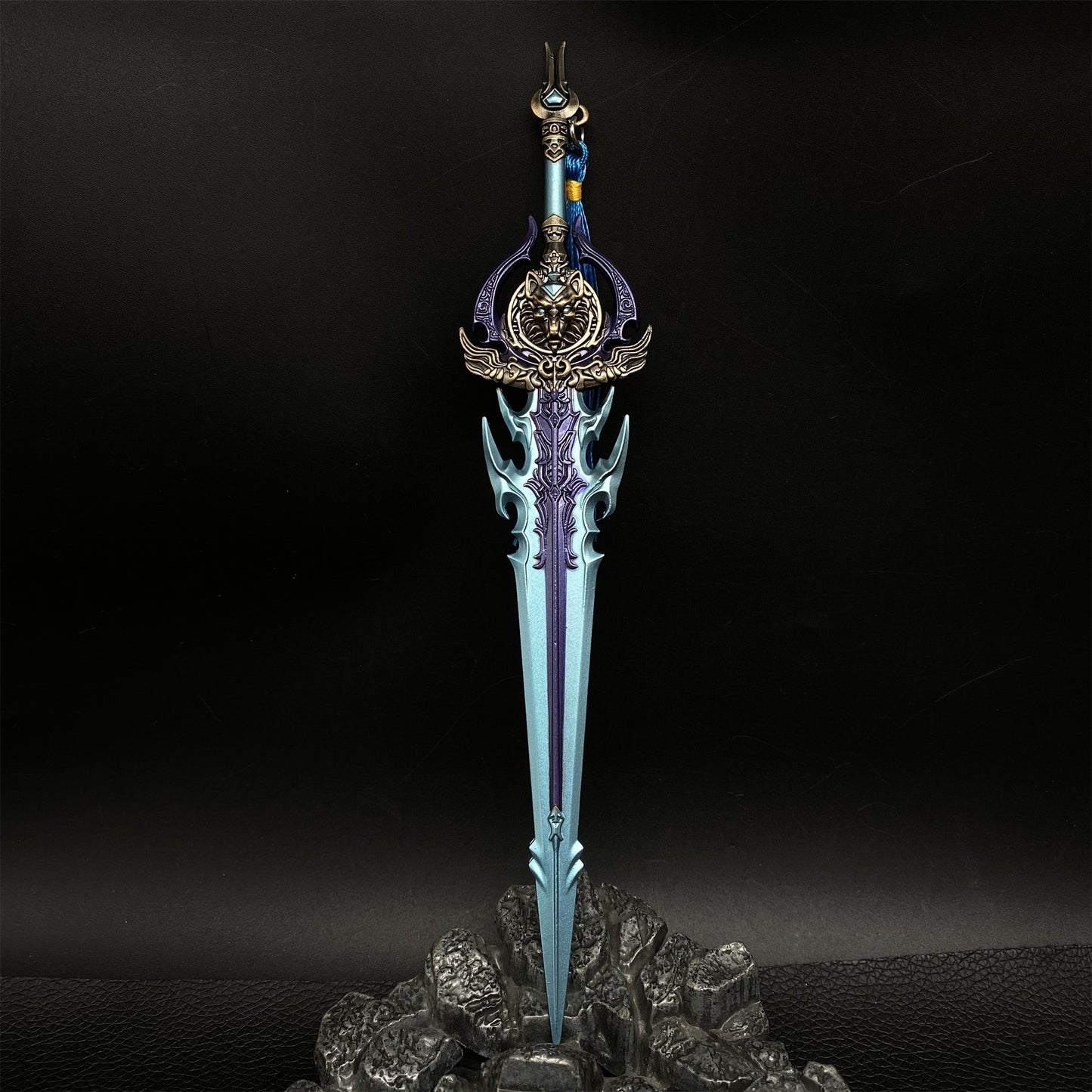 Frostwolf Fangs Metal Replica