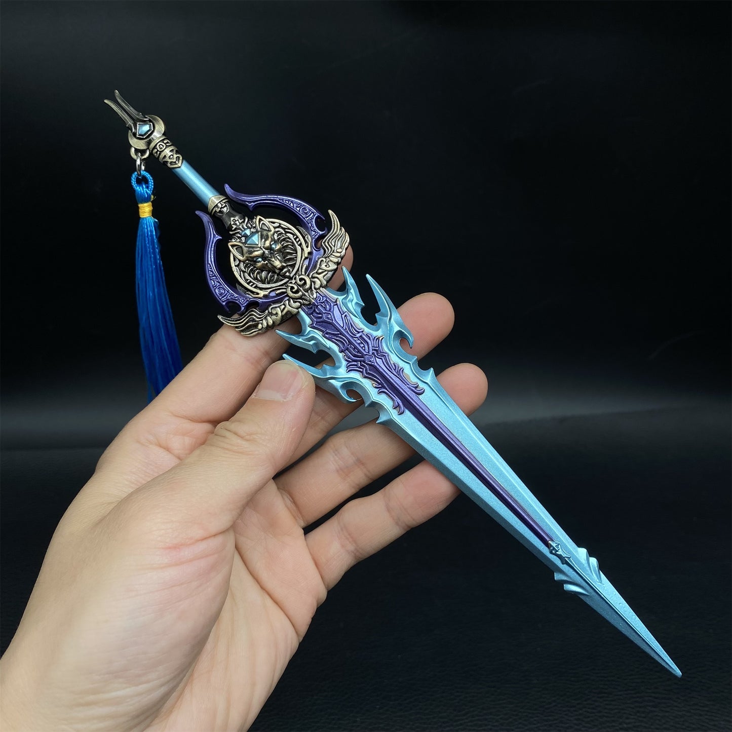 Frostwolf Fangs Metal Replica