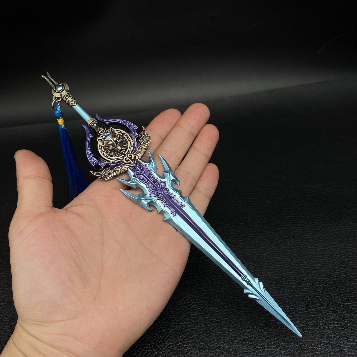 Frostwolf Fangs Metal Replica