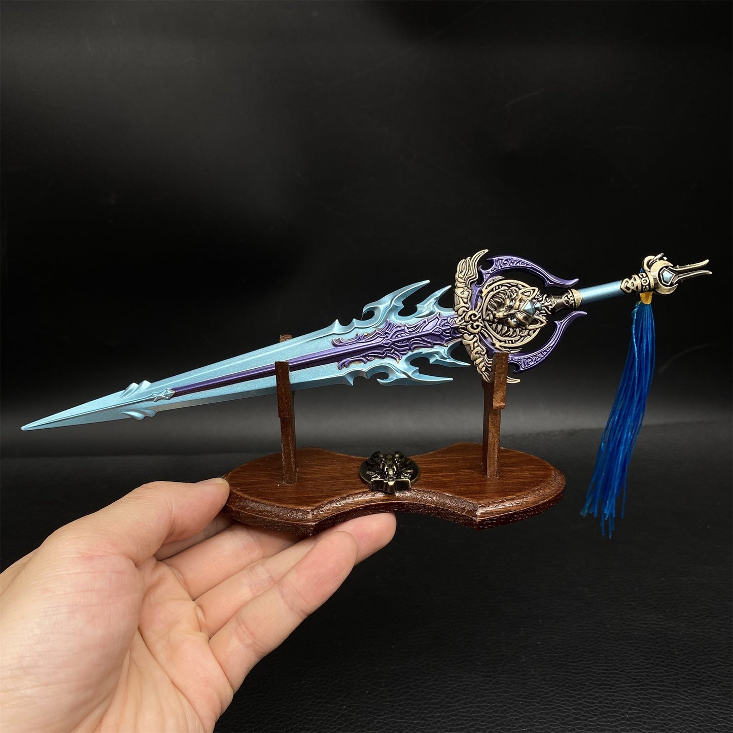 Frostwolf Fangs Metal Replica