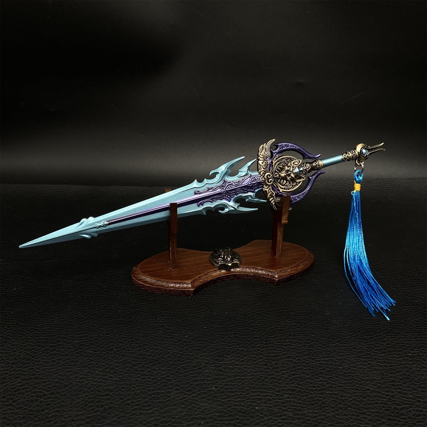 Frostwolf Fangs Metal Replica