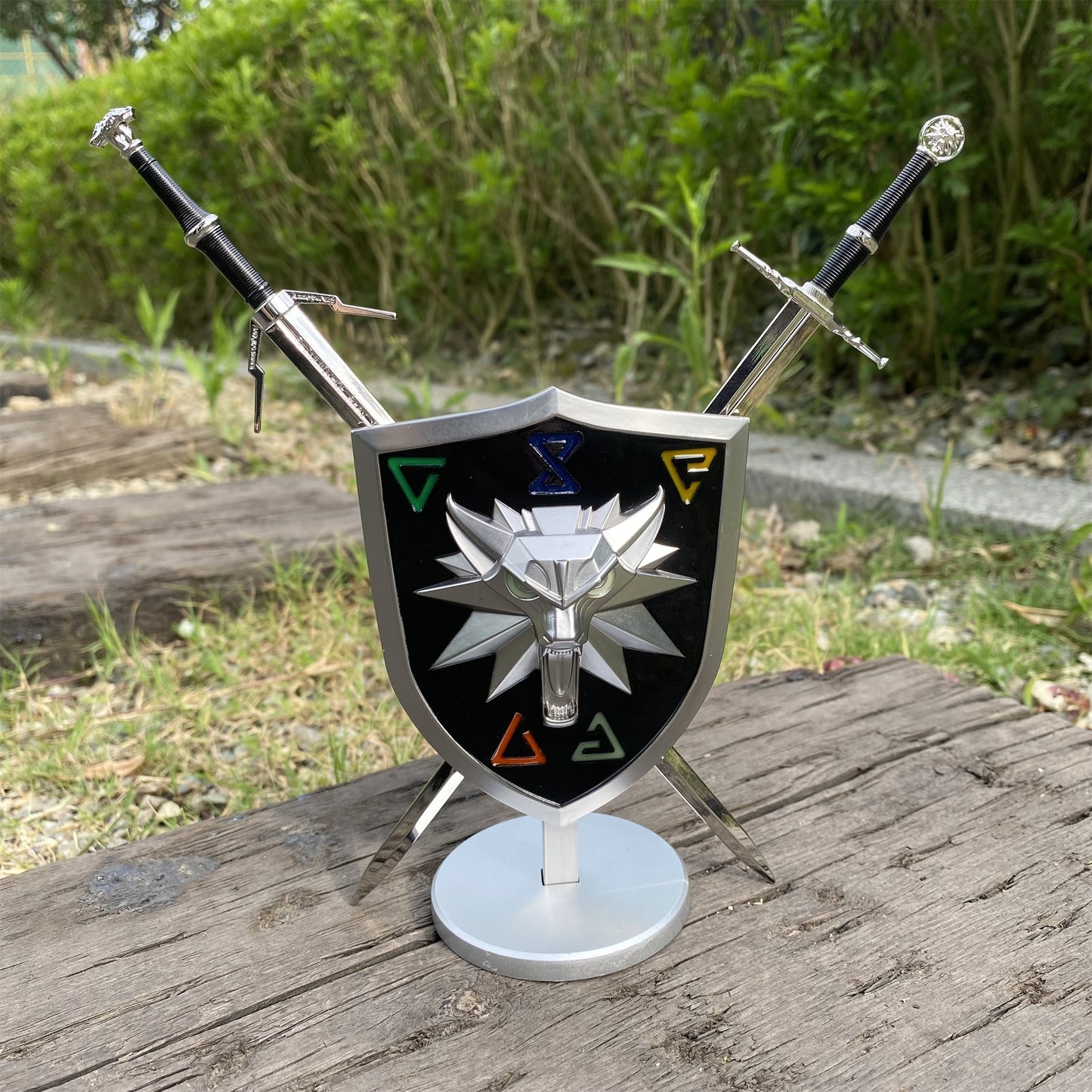 Geralt Wolf School Shield & Swords
