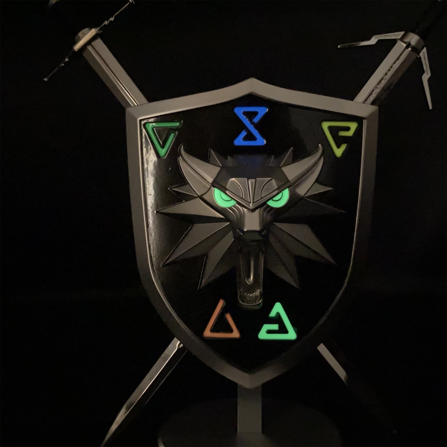 Geralt Wolf School Shield & Swords