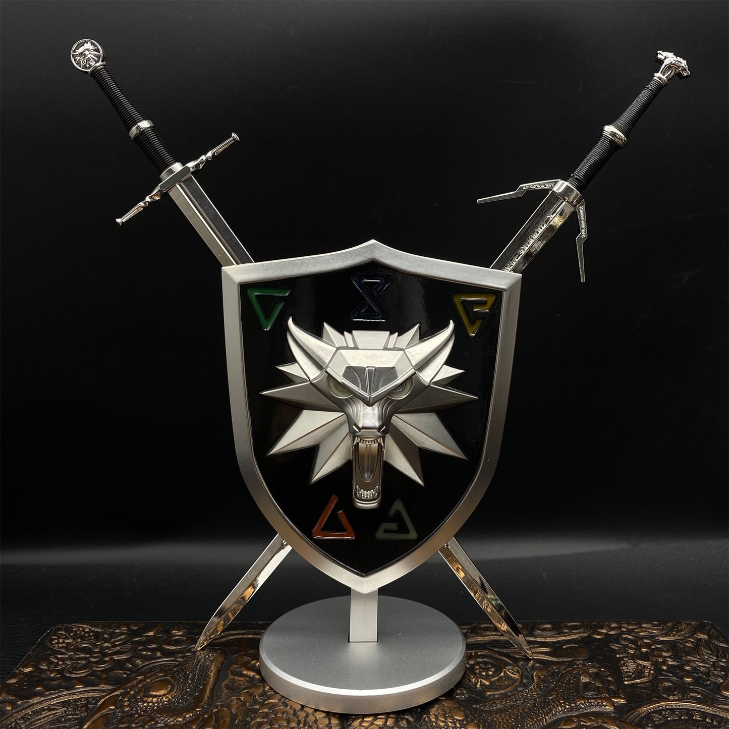 Geralt Wolf School Shield & Swords
