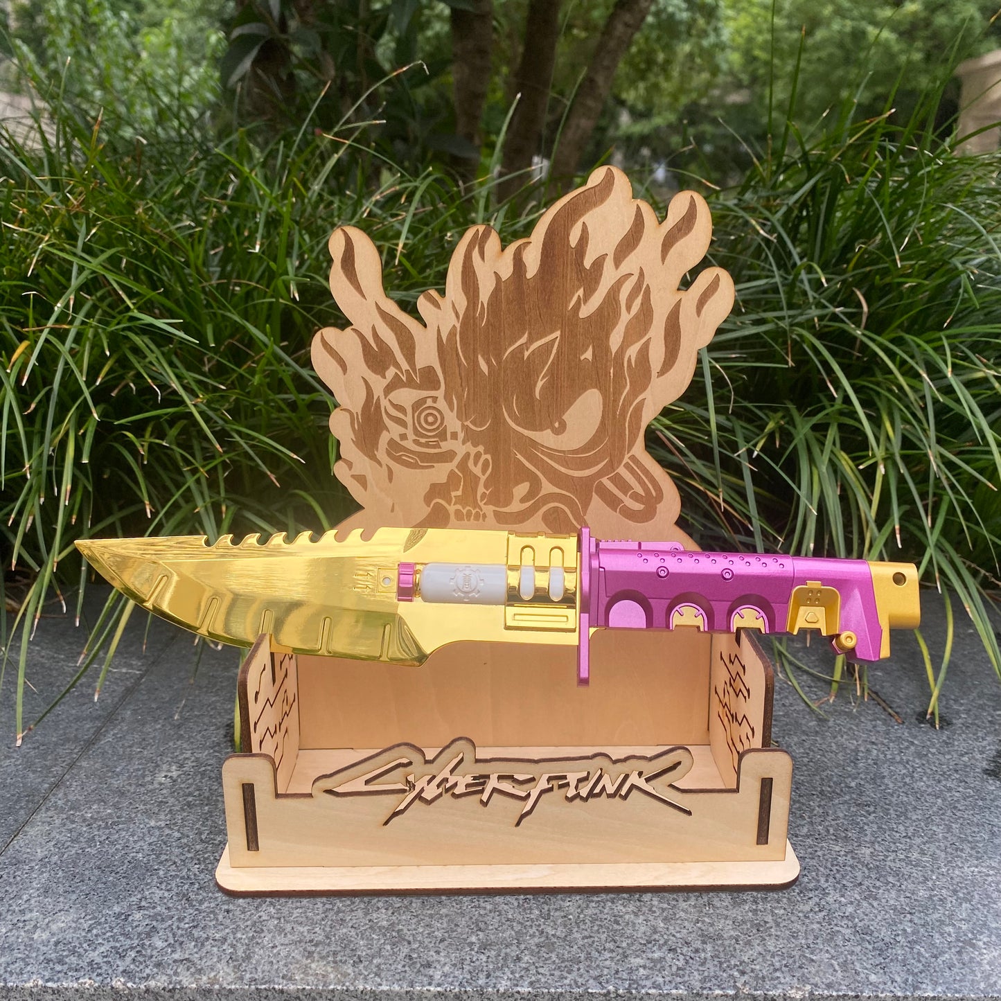 Headhunter Life Size Metal Replica