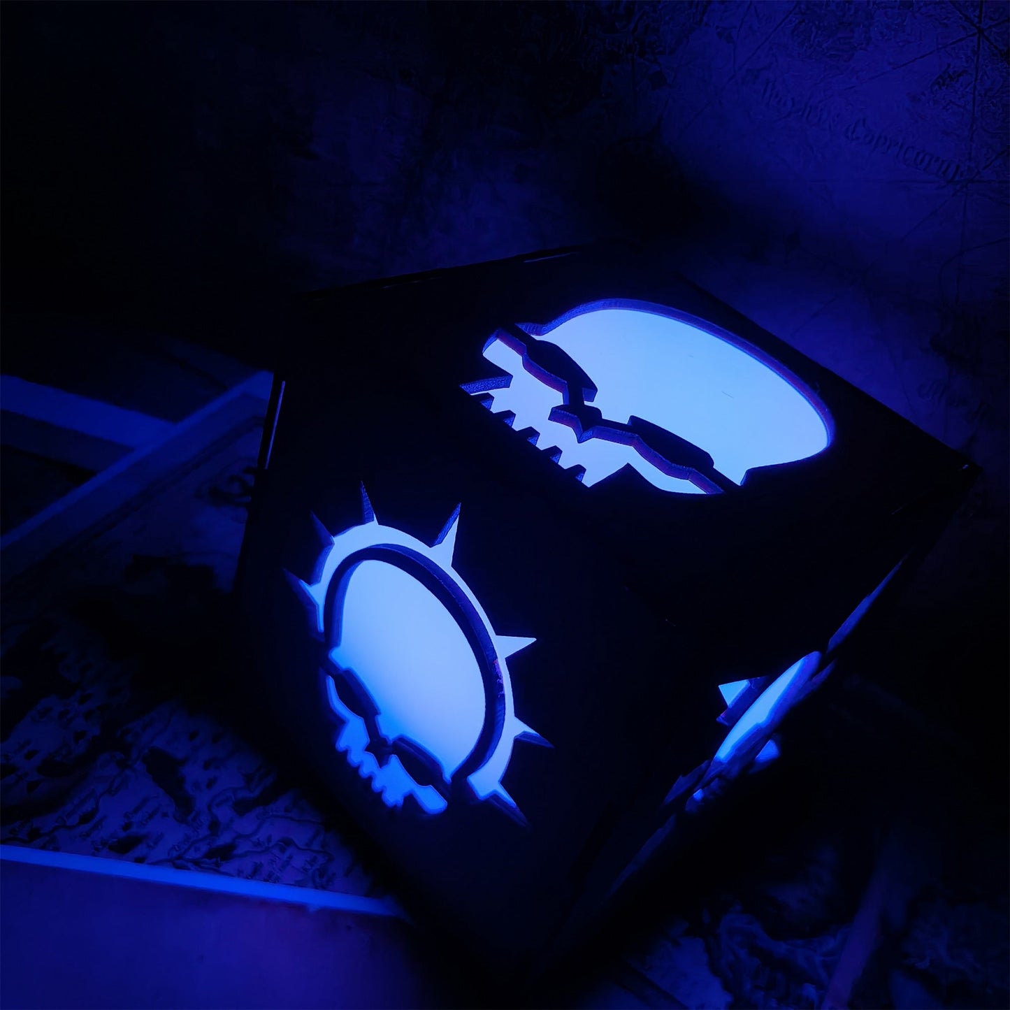 MH Skull Pattern Wood Cube Light Desk Decor