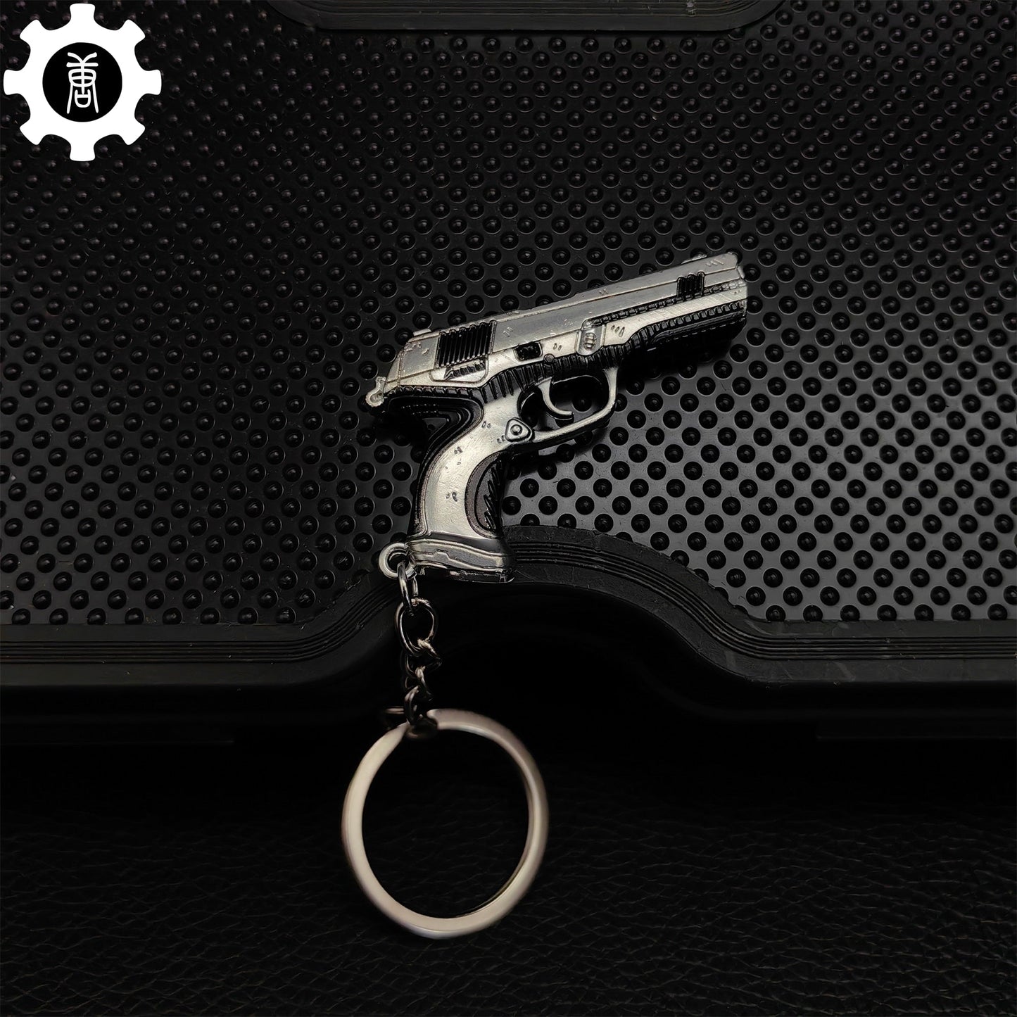 Val Radiant Crisis 001 Classic Gun Keychain Metal Backpack Pendant