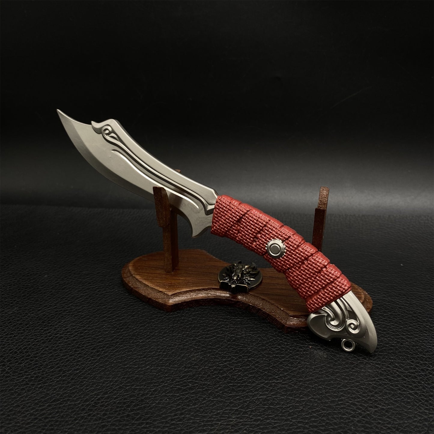Game Peripherals ShadowStrike Dagger Metal Replica