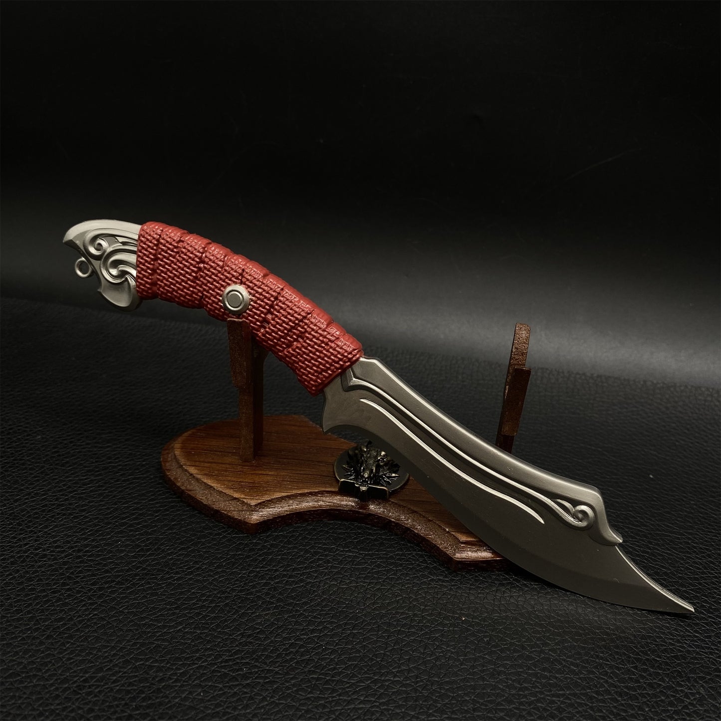Game Peripherals ShadowStrike Dagger Metal Replica
