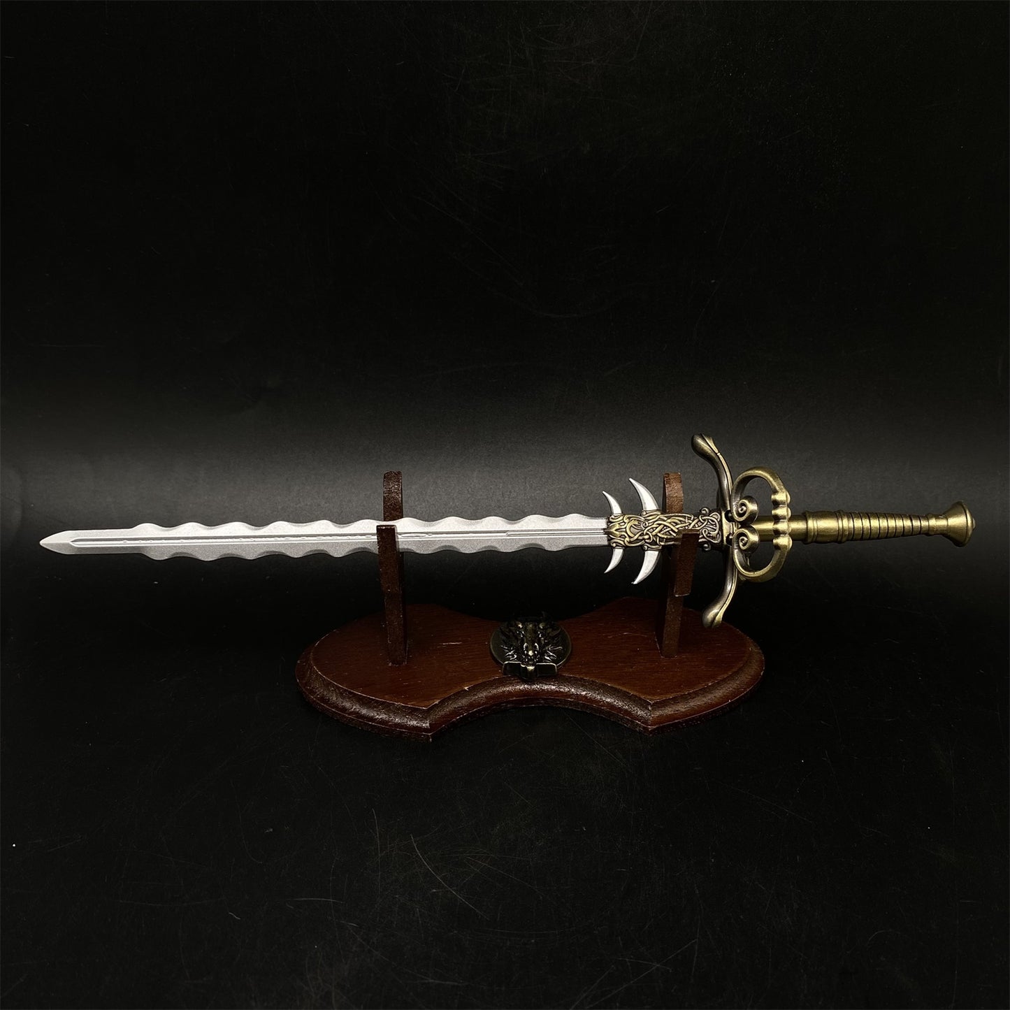 Dark Ruler's Great Shield Rough-tooth Saw The Spear of Resurrection Metal Replica