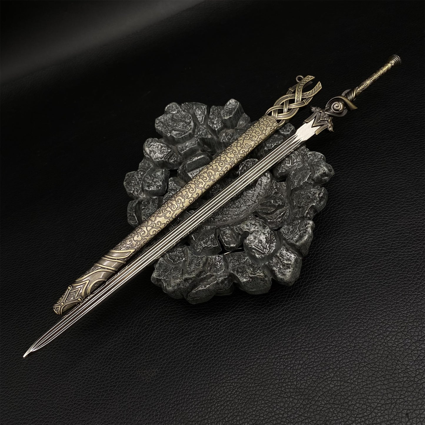 Metal Film Peripheral HaoQue Sword Replica