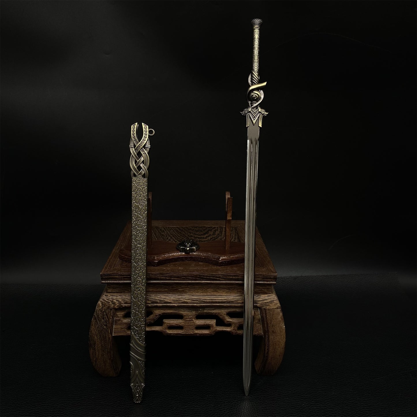 Metal Film Peripheral HaoQue Sword Replica