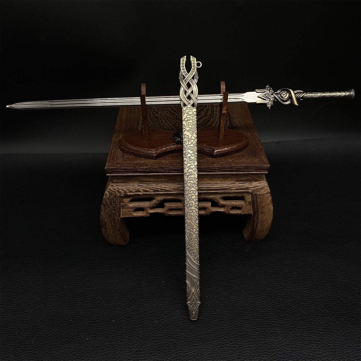 Metal Film Peripheral HaoQue Sword Replica