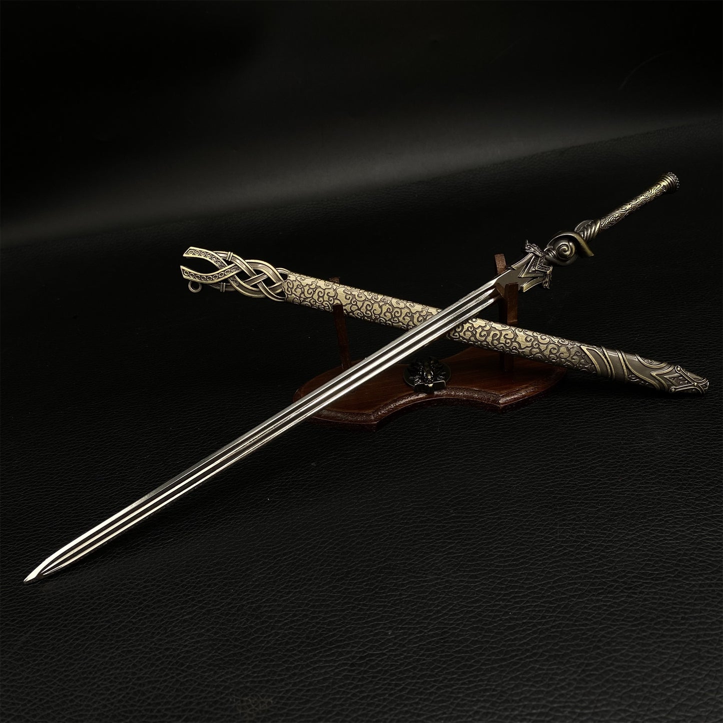 Metal Film Peripheral HaoQue Sword Replica