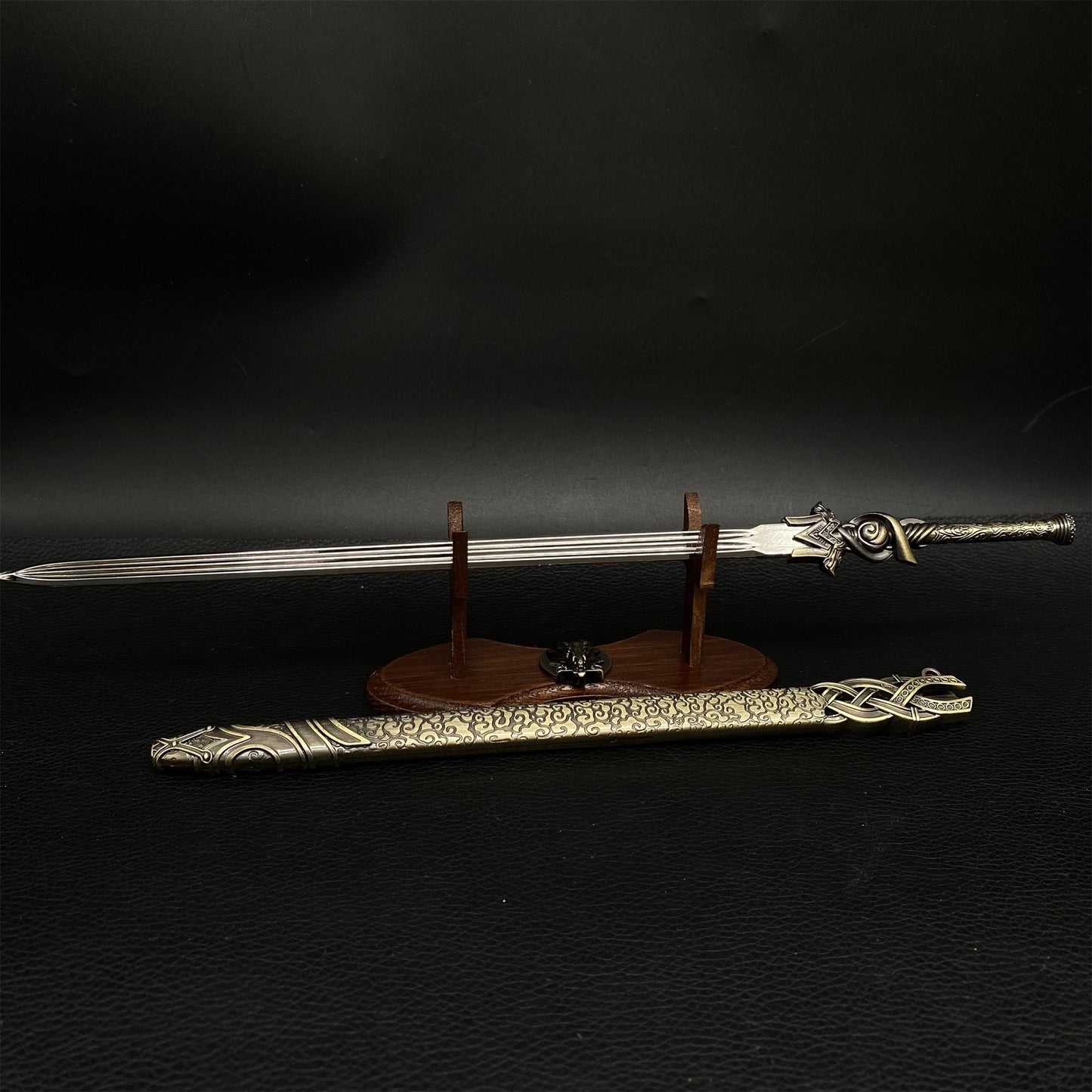 Metal Film Peripheral HaoQue Sword Replica