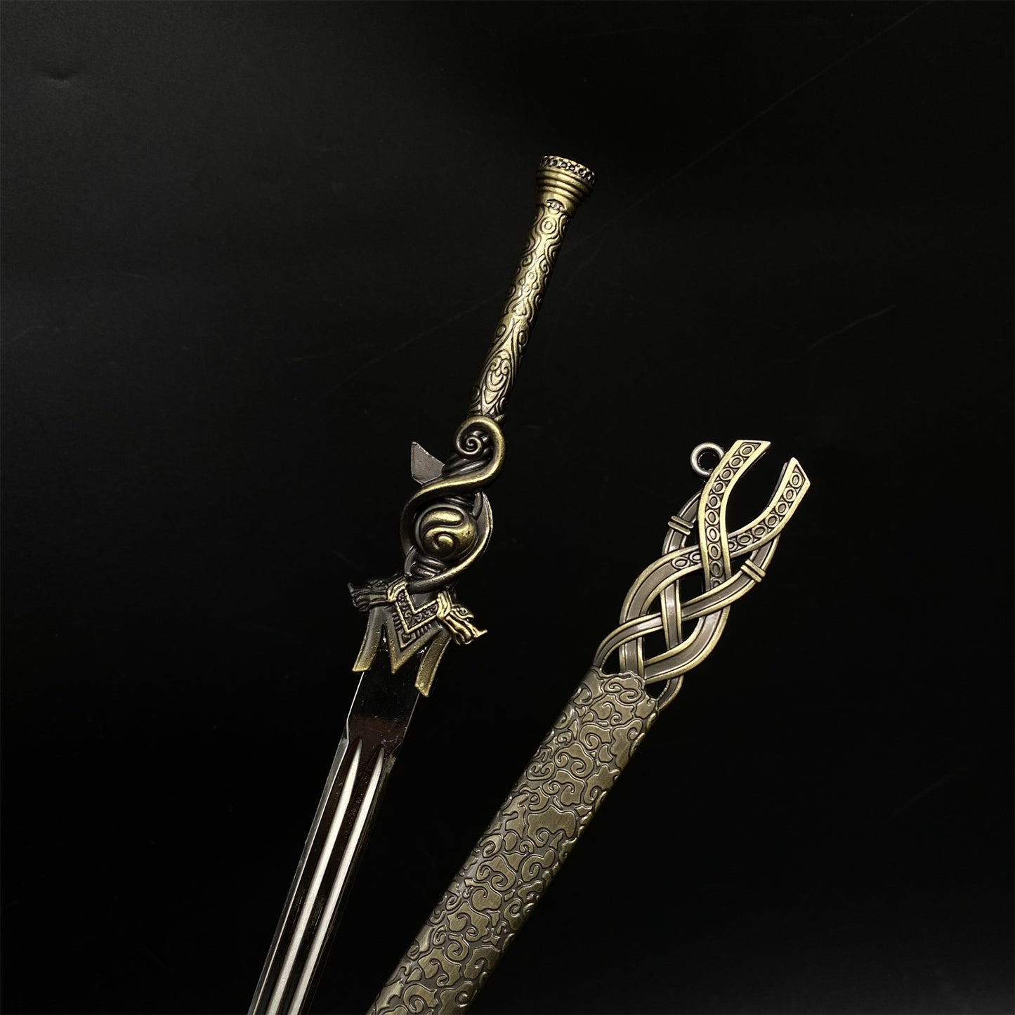 Metal Film Peripheral HaoQue Sword Replica