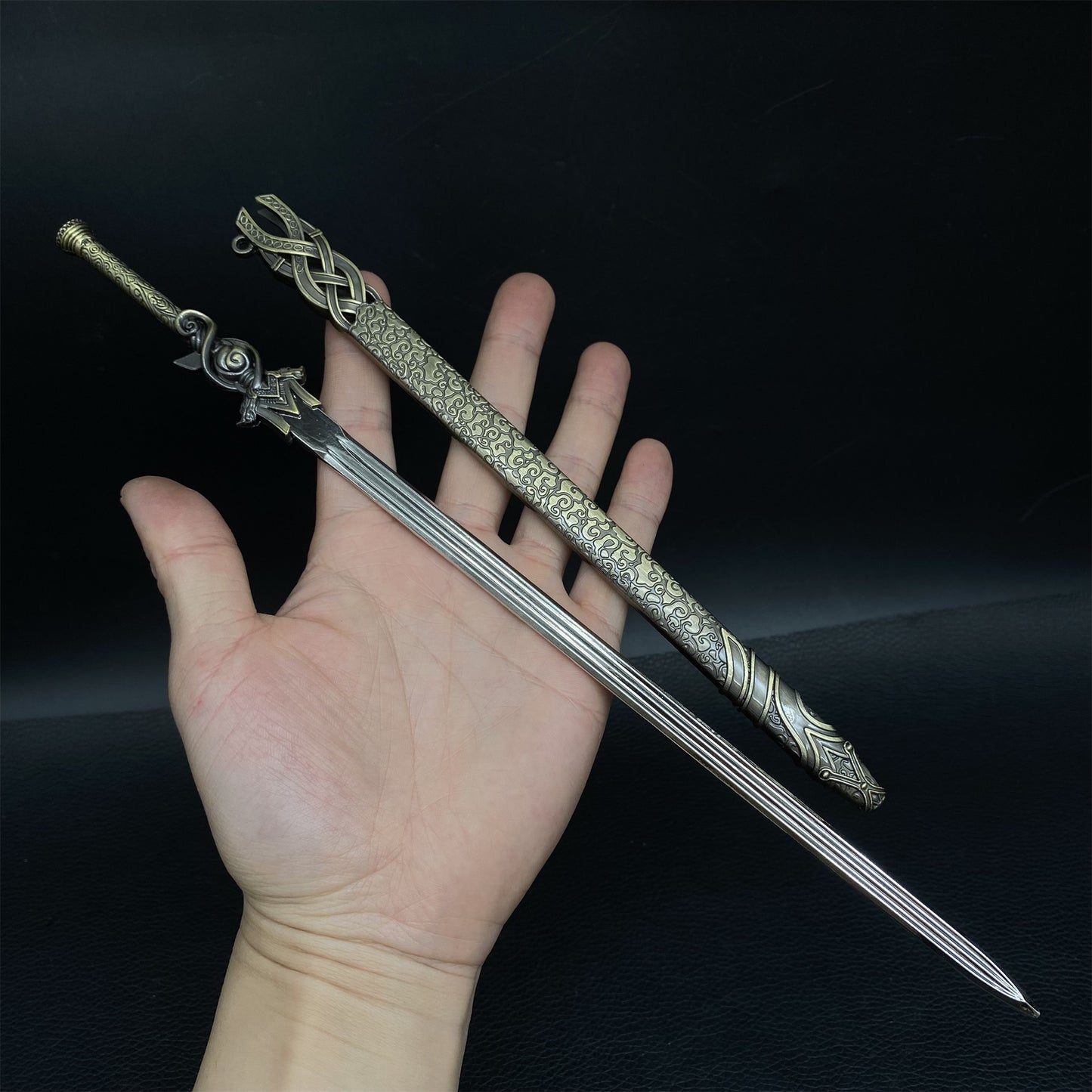 Metal Film Peripheral HaoQue Sword Replica