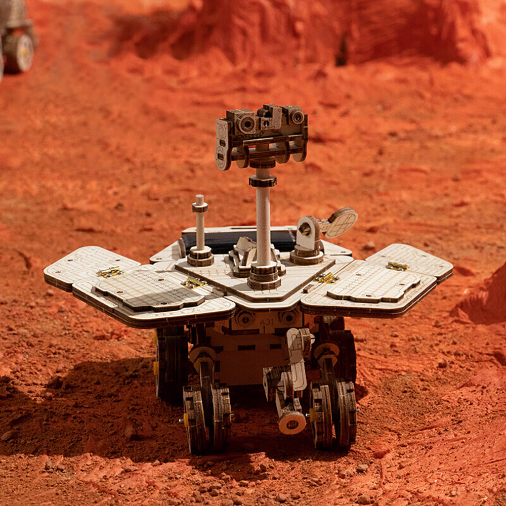 AM013 Solar Power Courage Mars Model Kit