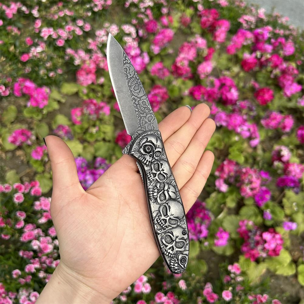 6 Skull Heads Folding Knife