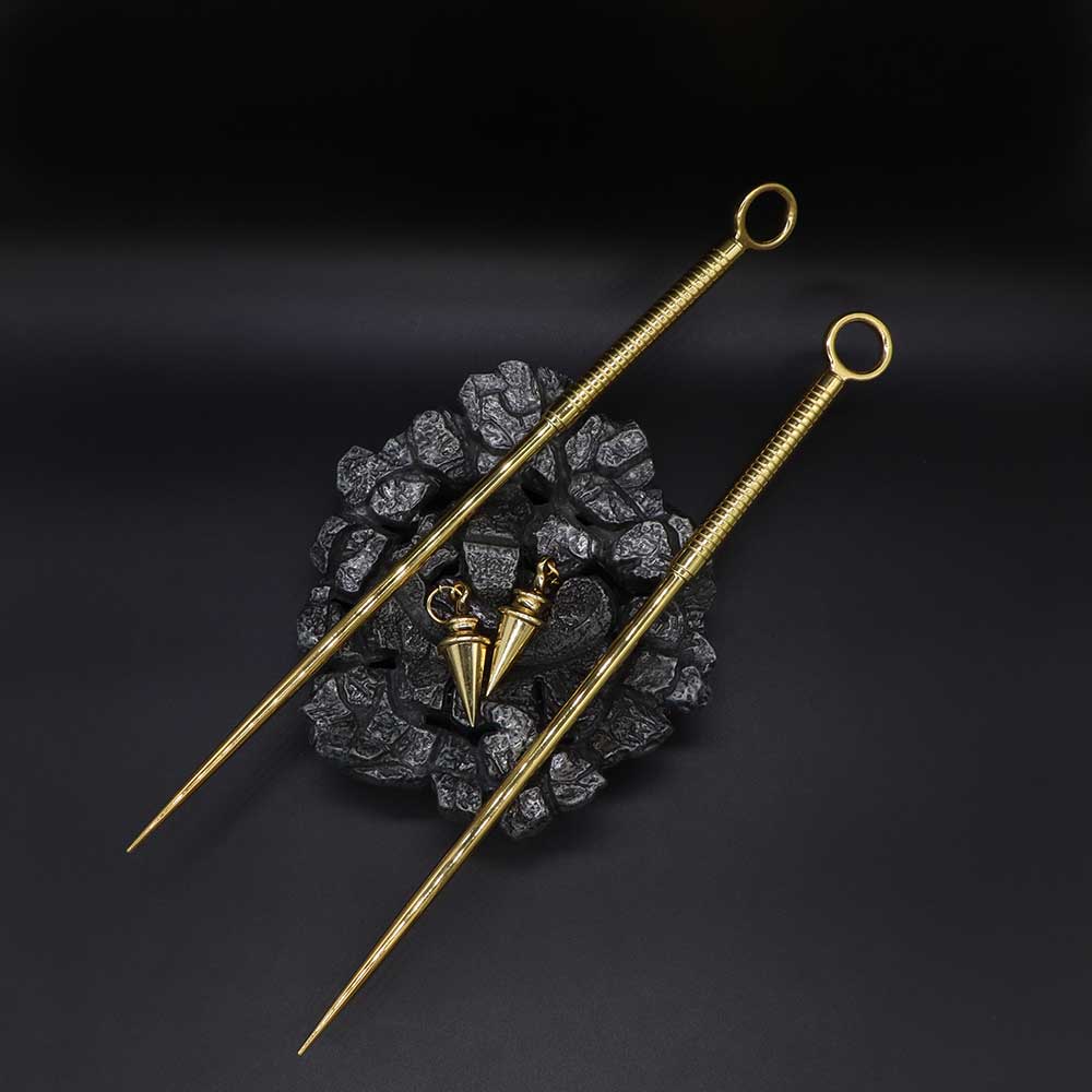 Yor Forger weapon