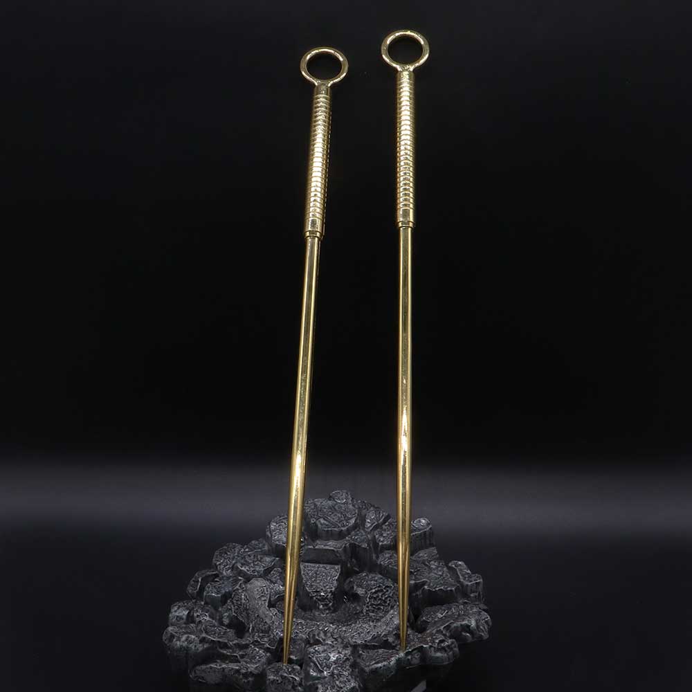 Yor Forger weapon