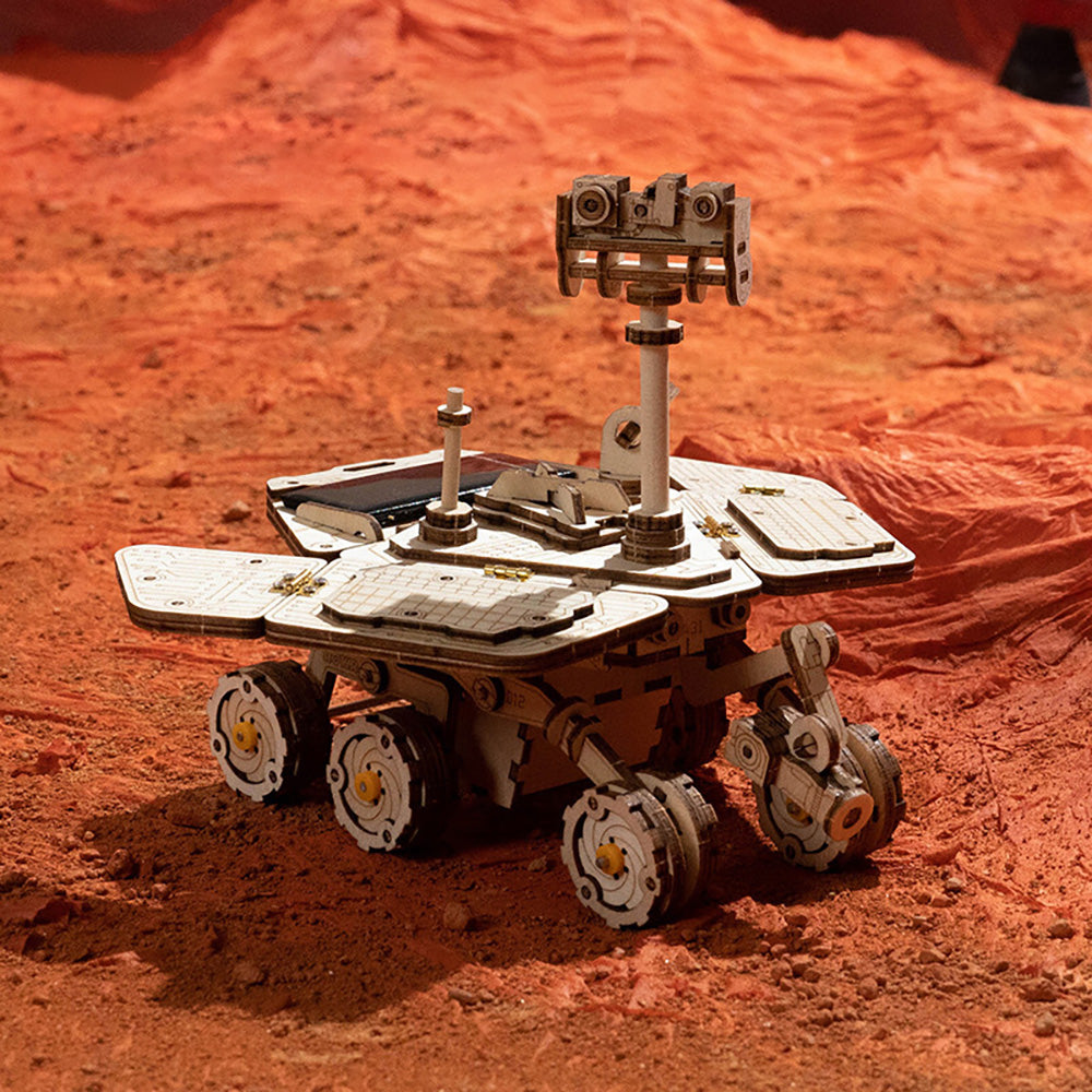 AM013 Solar Power Courage Mars Model Kit