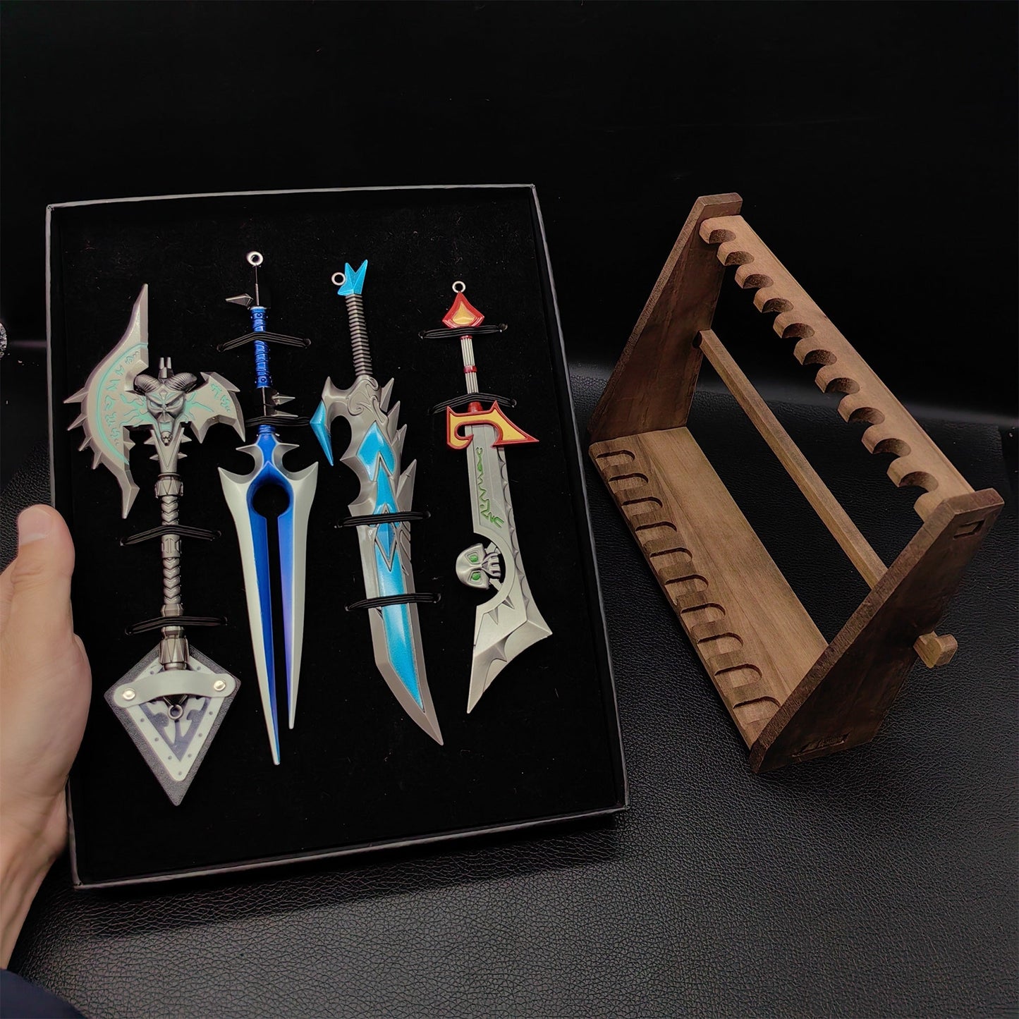 Classical Game Weapons Shadowmourne Axe The Unbreakable Will Blade Thunderfury Blessed Blade of the Windseeker Ashbringer 4 in 1 Pack
