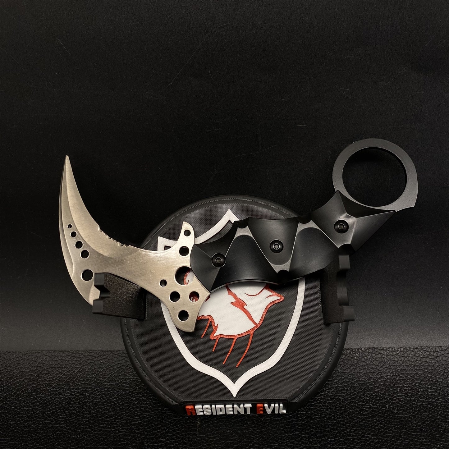Re8 Chris Karambit 3D Printing Display Holder