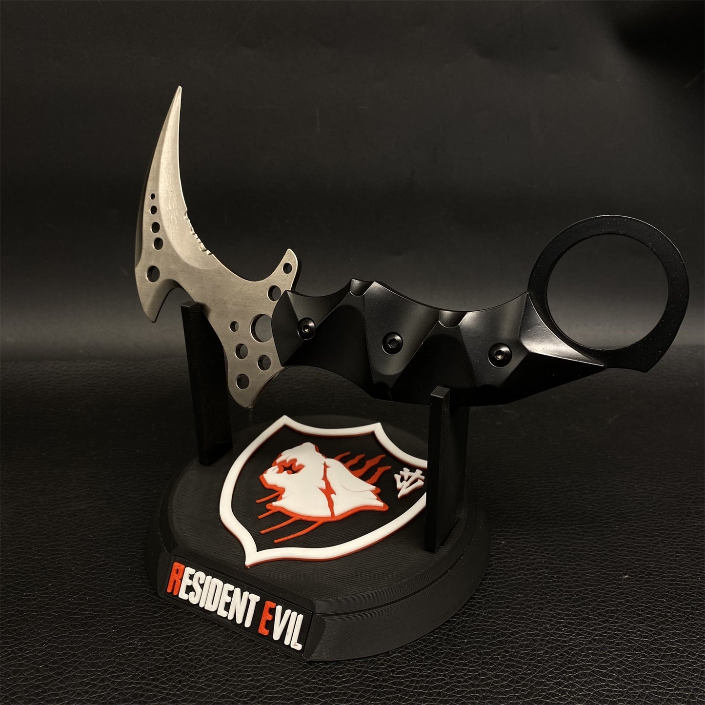 Re8 Chris Karambit 3D Printing Display Holder