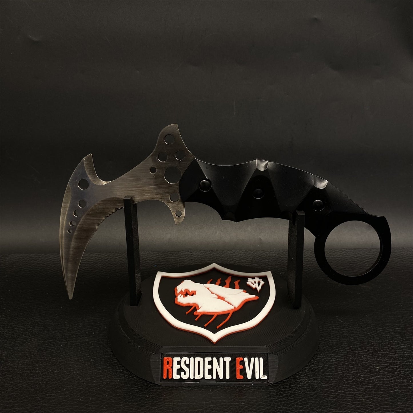 Re8 Chris Karambit 3D Printing Display Holder
