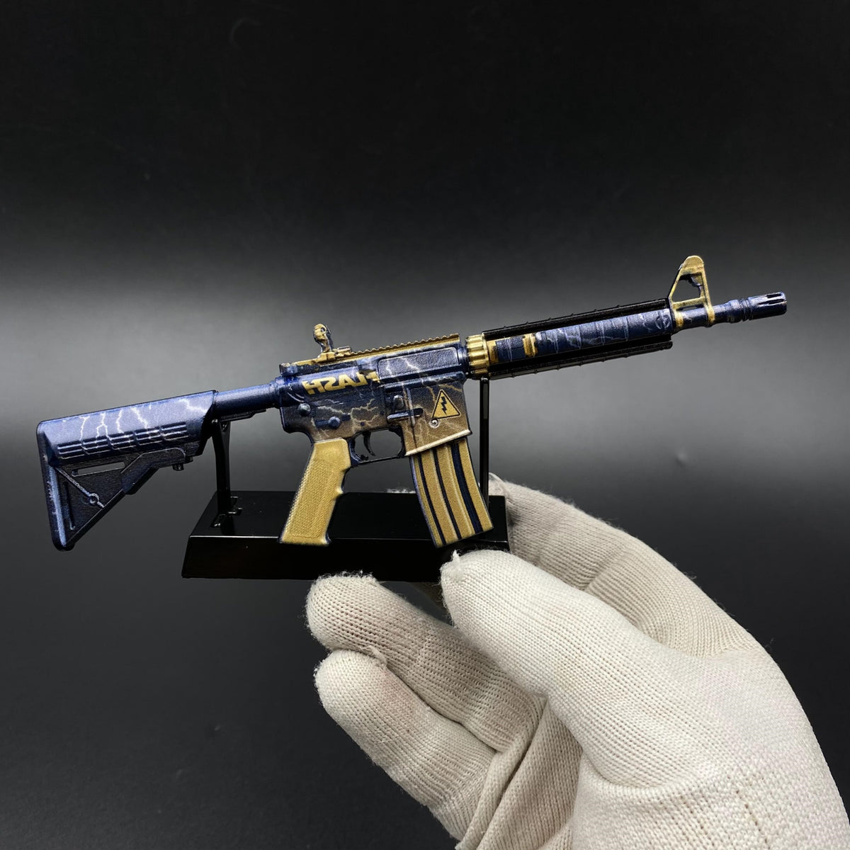 Metal Tiny CS M4A4 Sheet Lightning Gun Miniature For Collection