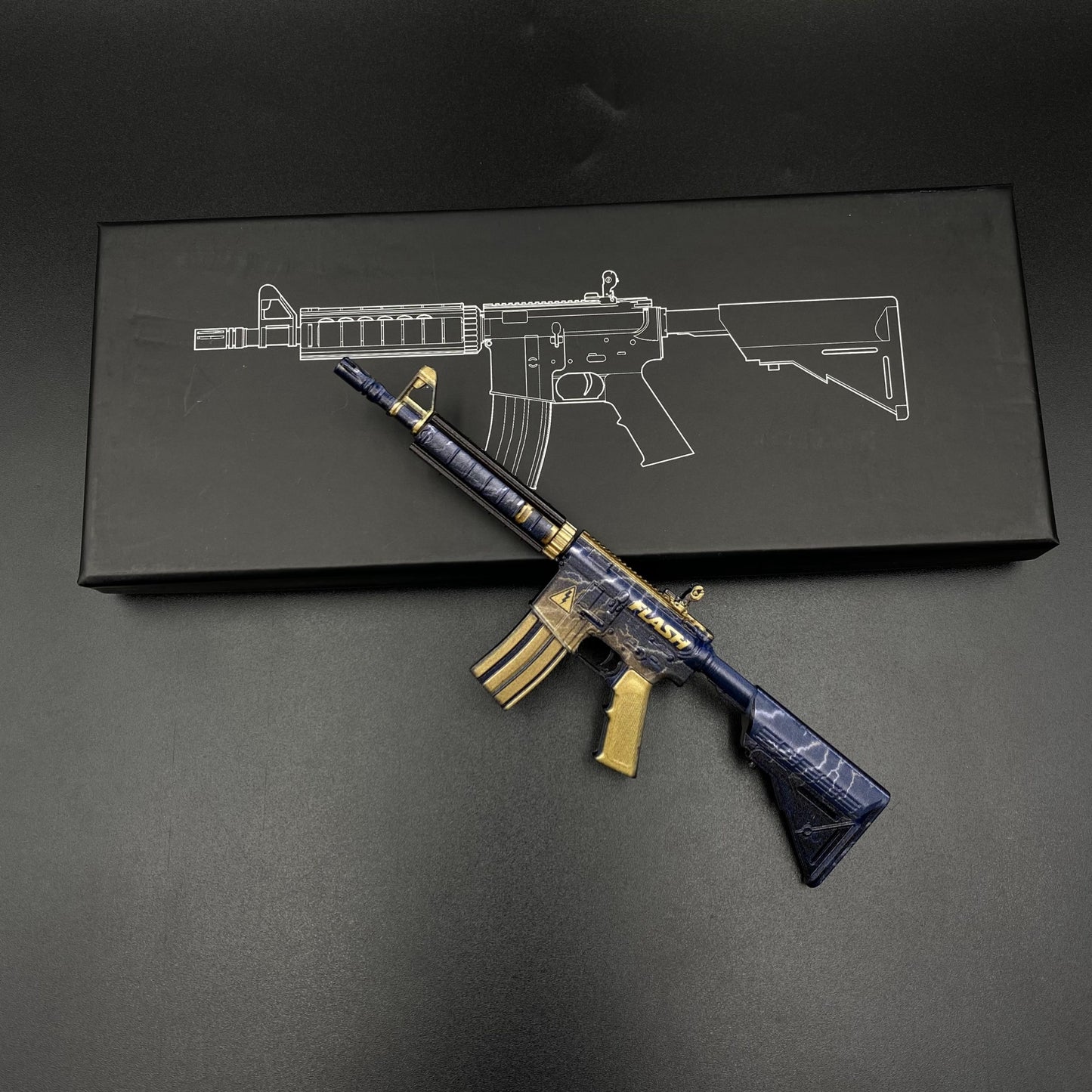 Metal Tiny CS M4A4 Sheet Lightning Gun Miniature For Collection