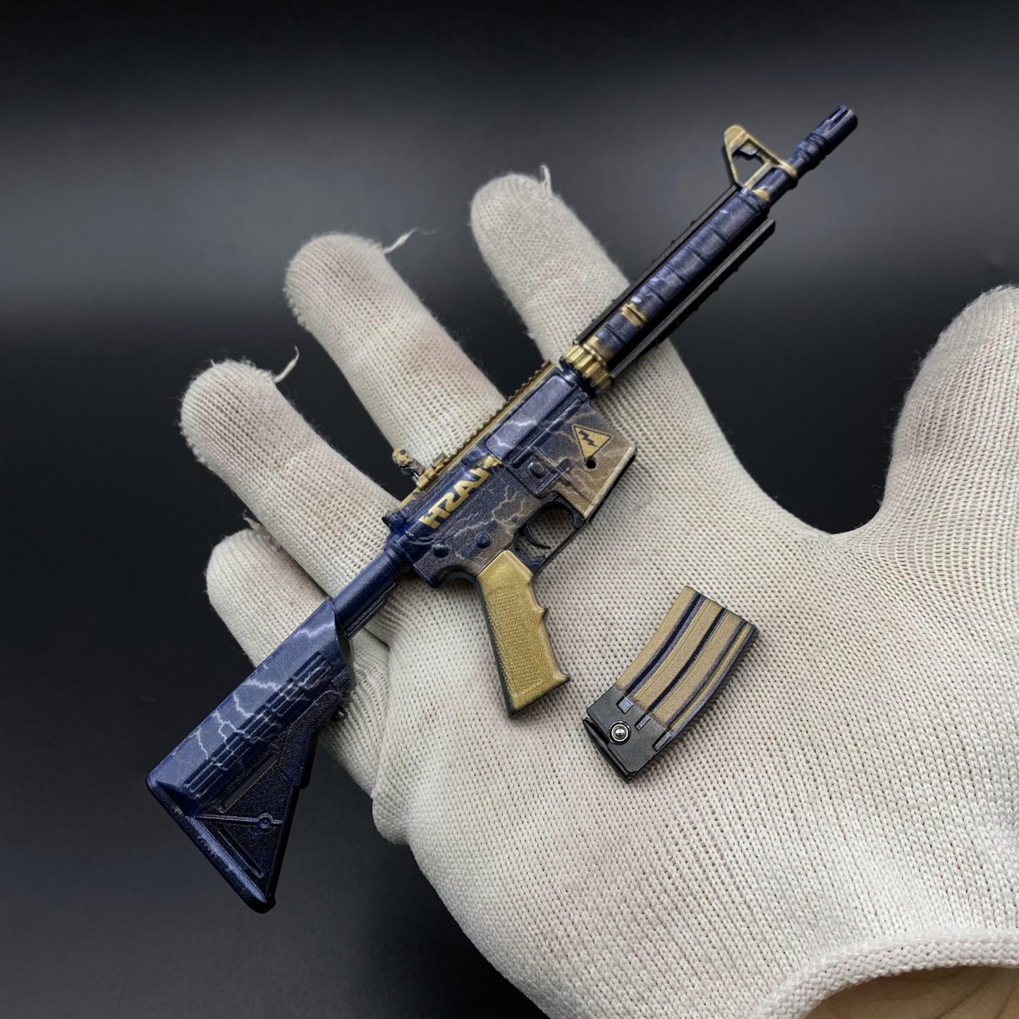 Metal Tiny CS M4A4 Sheet Lightning Gun Miniature For Collection