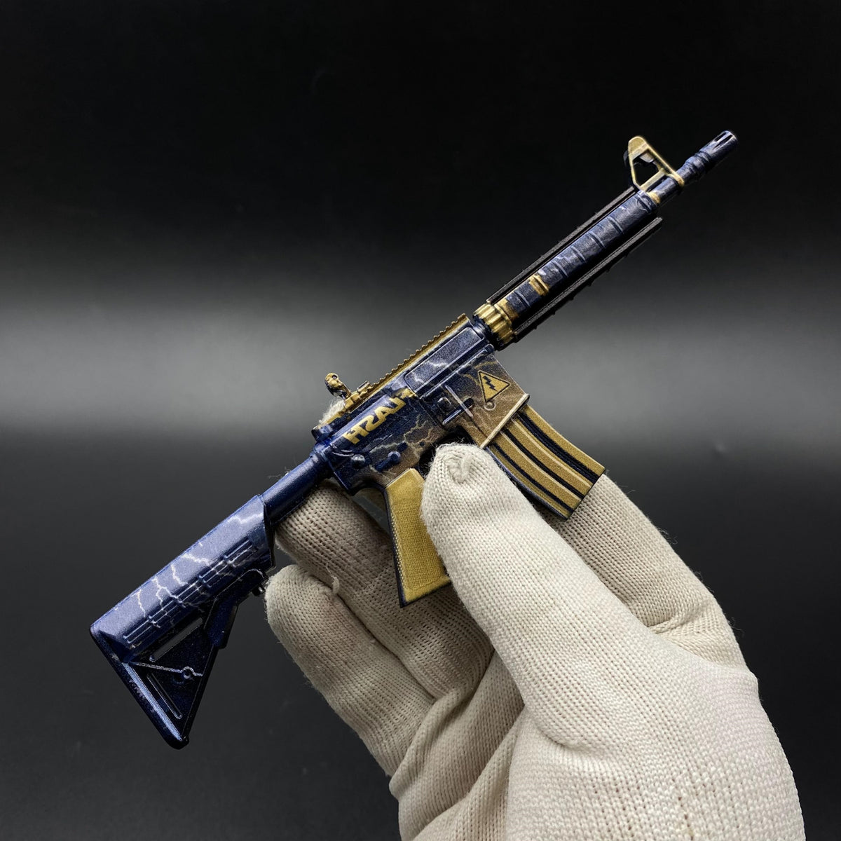 Metal Tiny CS M4A4 Sheet Lightning Gun Miniature For Collection