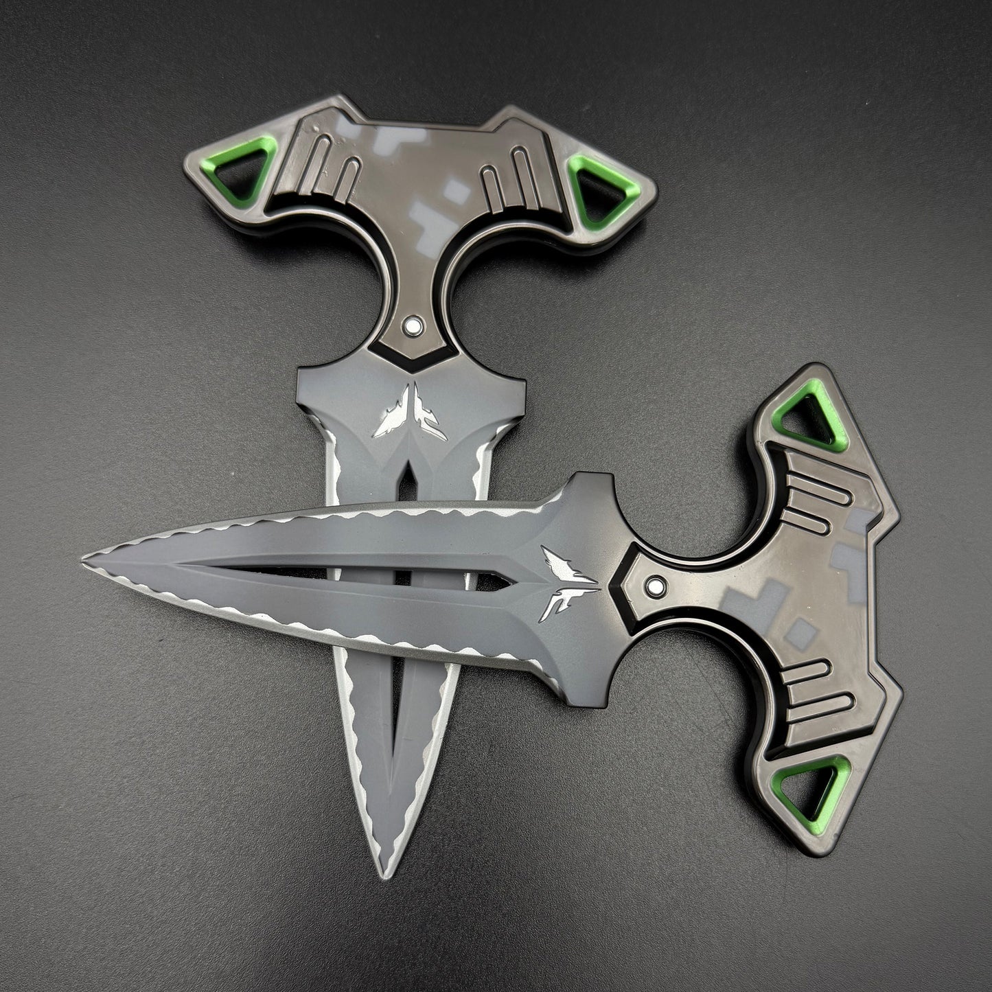 1:1 Scale Replica of Rogue Dagger Knife, Skin Replica Cosplay Prop Set Unsharpened Game Prop Collectible