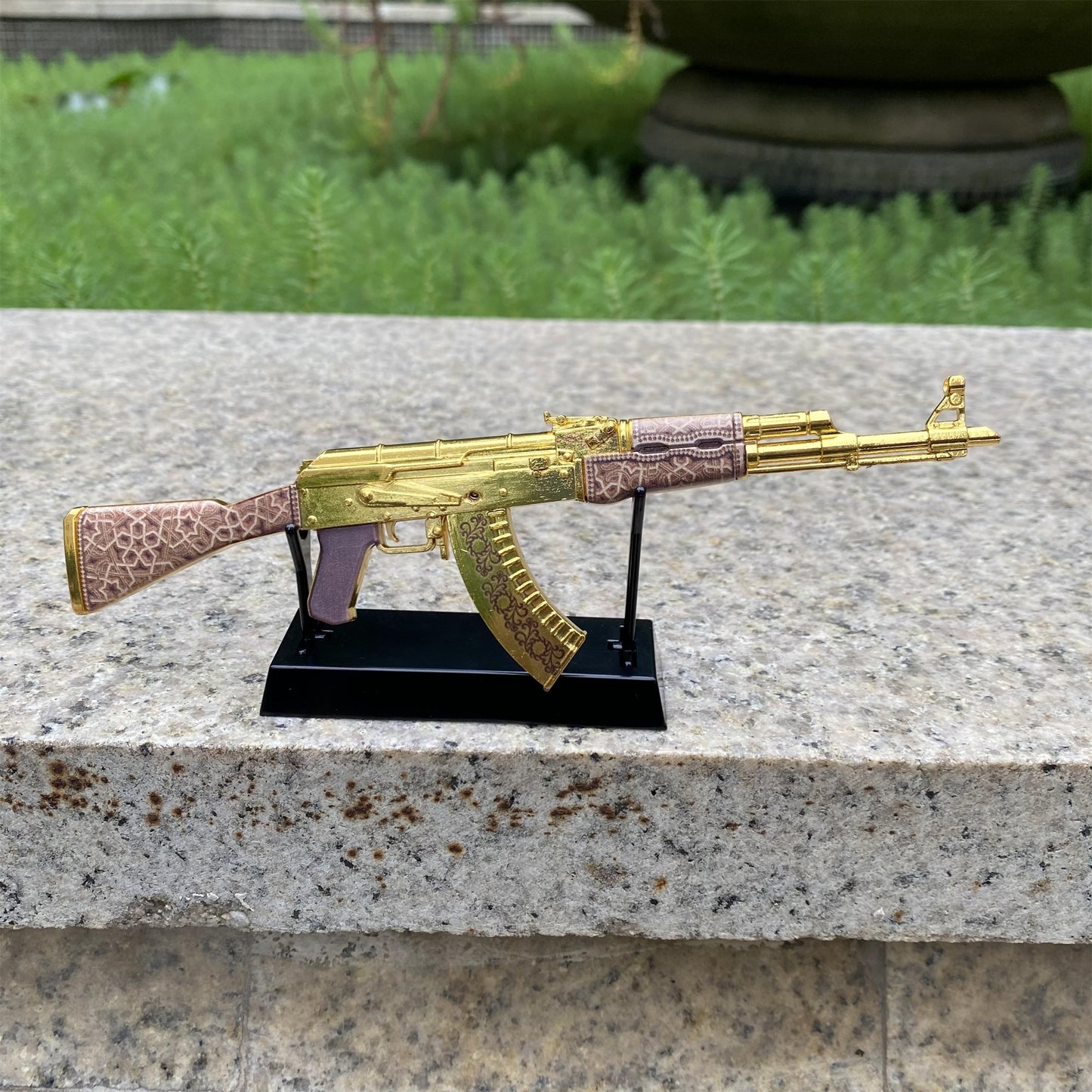Mini AK-47 Gold Arabesque Metal Model CS2 Game Skin Collectible