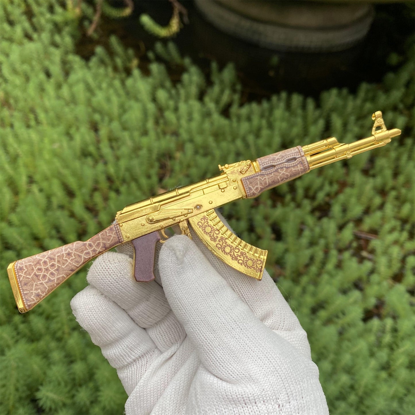 Mini AK-47 Gold Arabesque Metal Model CS2 Game Skin Collectible