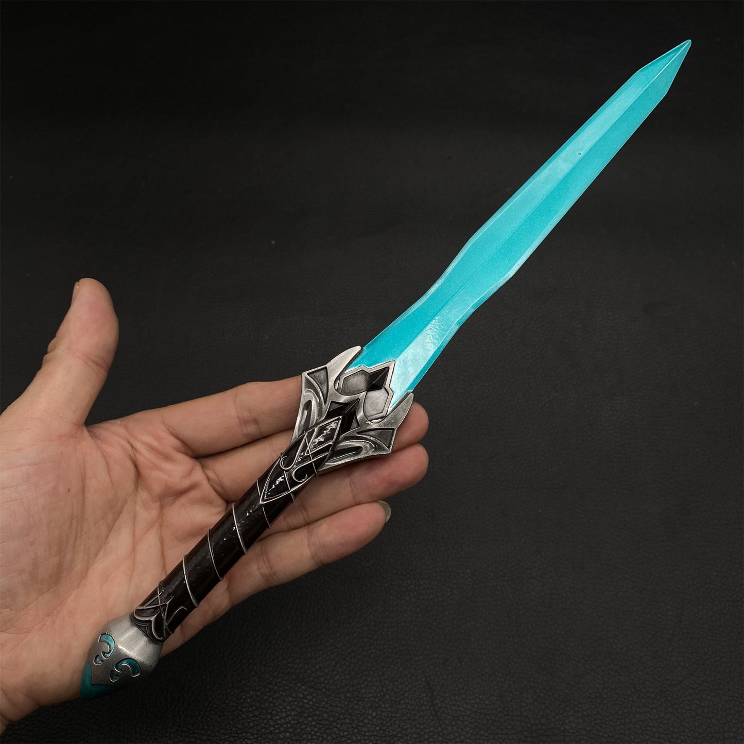 Chillrend Sword 1/2 Scale Metal Meplica Decoration