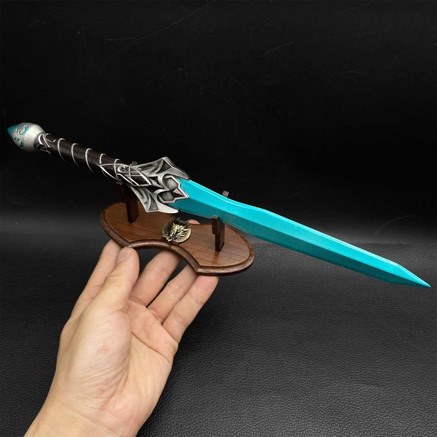 Chillrend Sword 1/2 Scale Metal Meplica Decoration