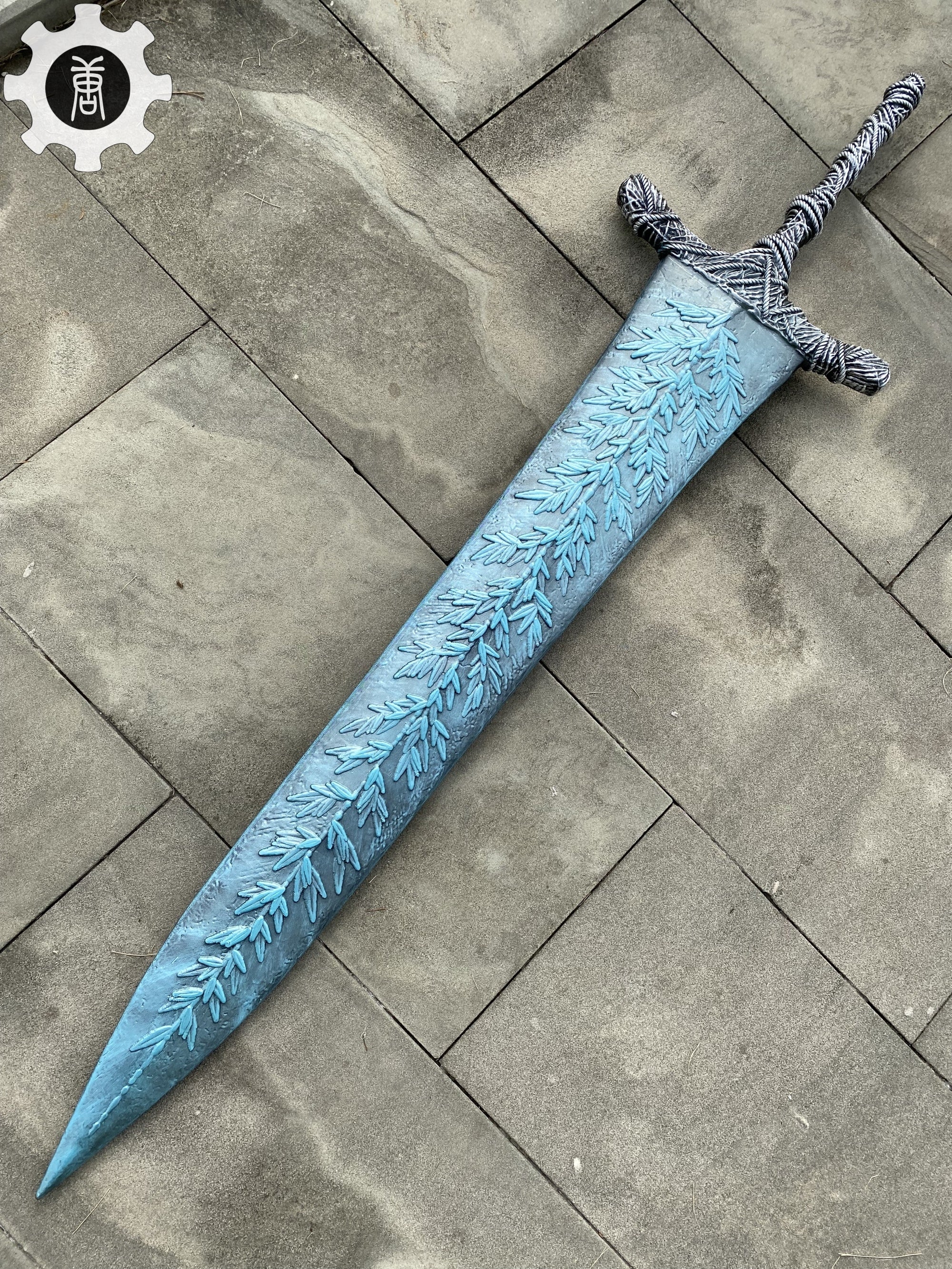Dark Moonlight Greatsword Life-Size Resin Replica – Leones