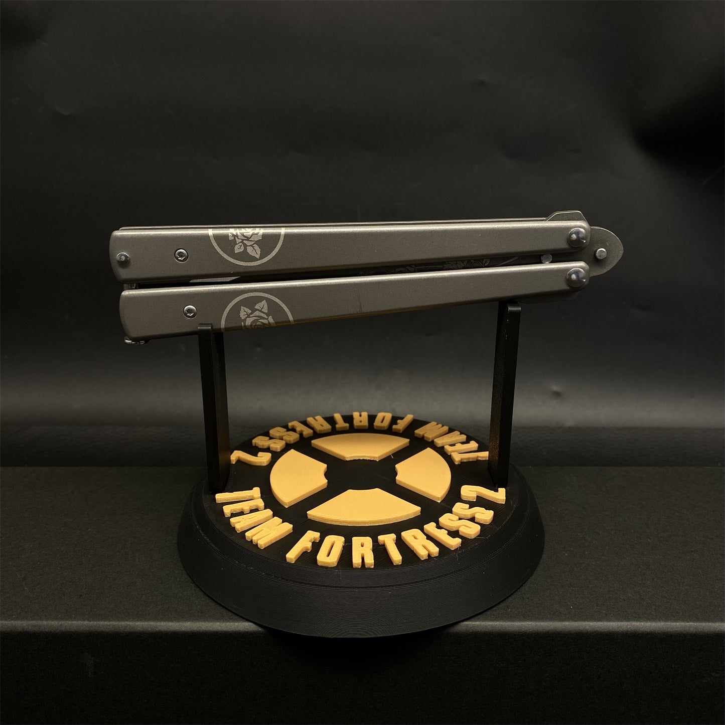 3D Printing TF2 Spy Black Rose Balisong Display Holder