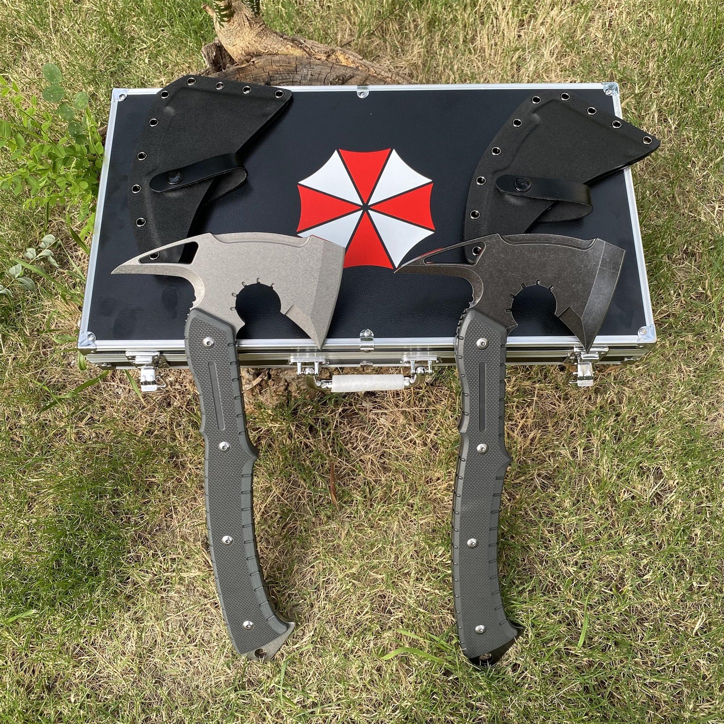 Handmade 8Cr Steel Re9 Leon Tactical Axe 40CM / 15.7" Full Scale Leon Hatchet For Collection