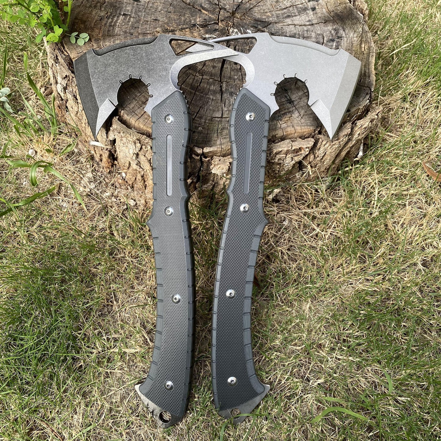 Handmade 8Cr Steel Re9 Leon Tactical Axe 40CM / 15.7" Full Scale Leon Hatchet For Collection