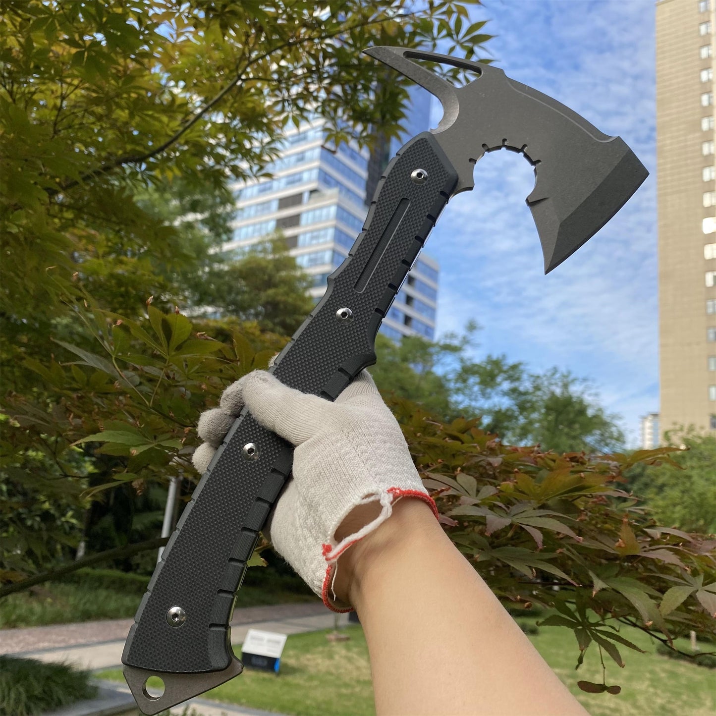 Handmade 8Cr Steel Re9 Leon Tactical Axe 40CM / 15.7" Full Scale Leon Hatchet For Collection