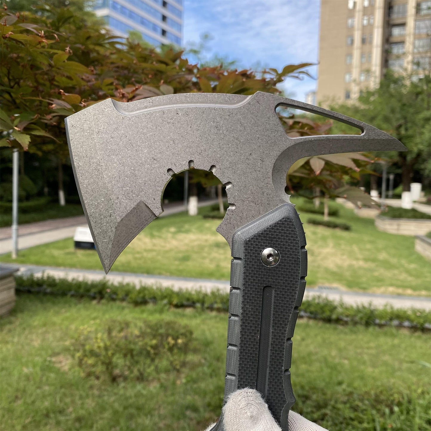 Handmade 8Cr Steel Re9 Leon Tactical Axe 40CM / 15.7" Full Scale Leon Hatchet For Collection