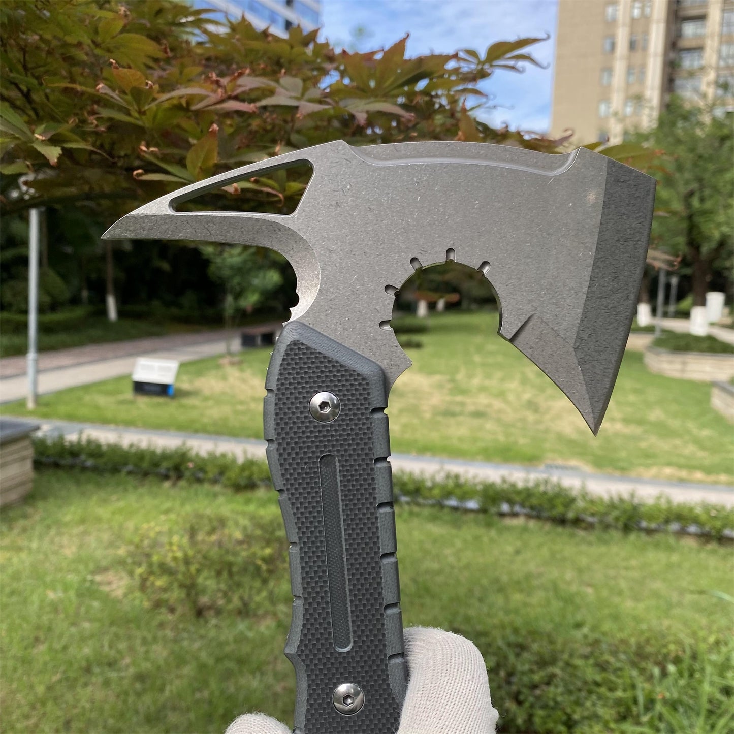 Handmade 8Cr Steel Re9 Leon Tactical Axe 40CM / 15.7" Full Scale Leon Hatchet For Collection