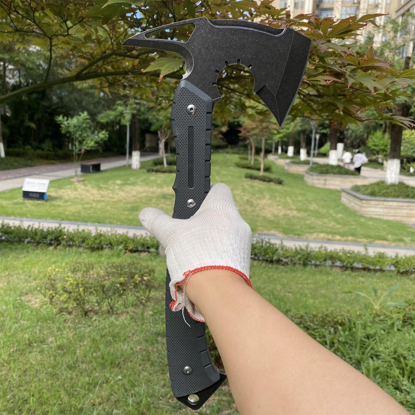 Handmade 8Cr Steel Re9 Leon Tactical Axe 40CM / 15.7" Full Scale Leon Hatchet For Collection