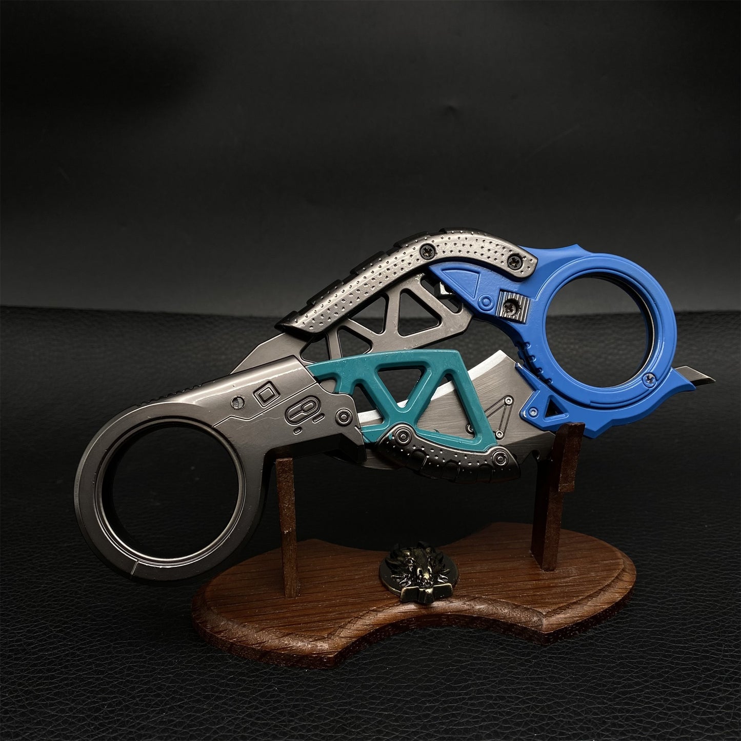 Foldable Raptor's Claw Metal Blunt Replica- Old Version