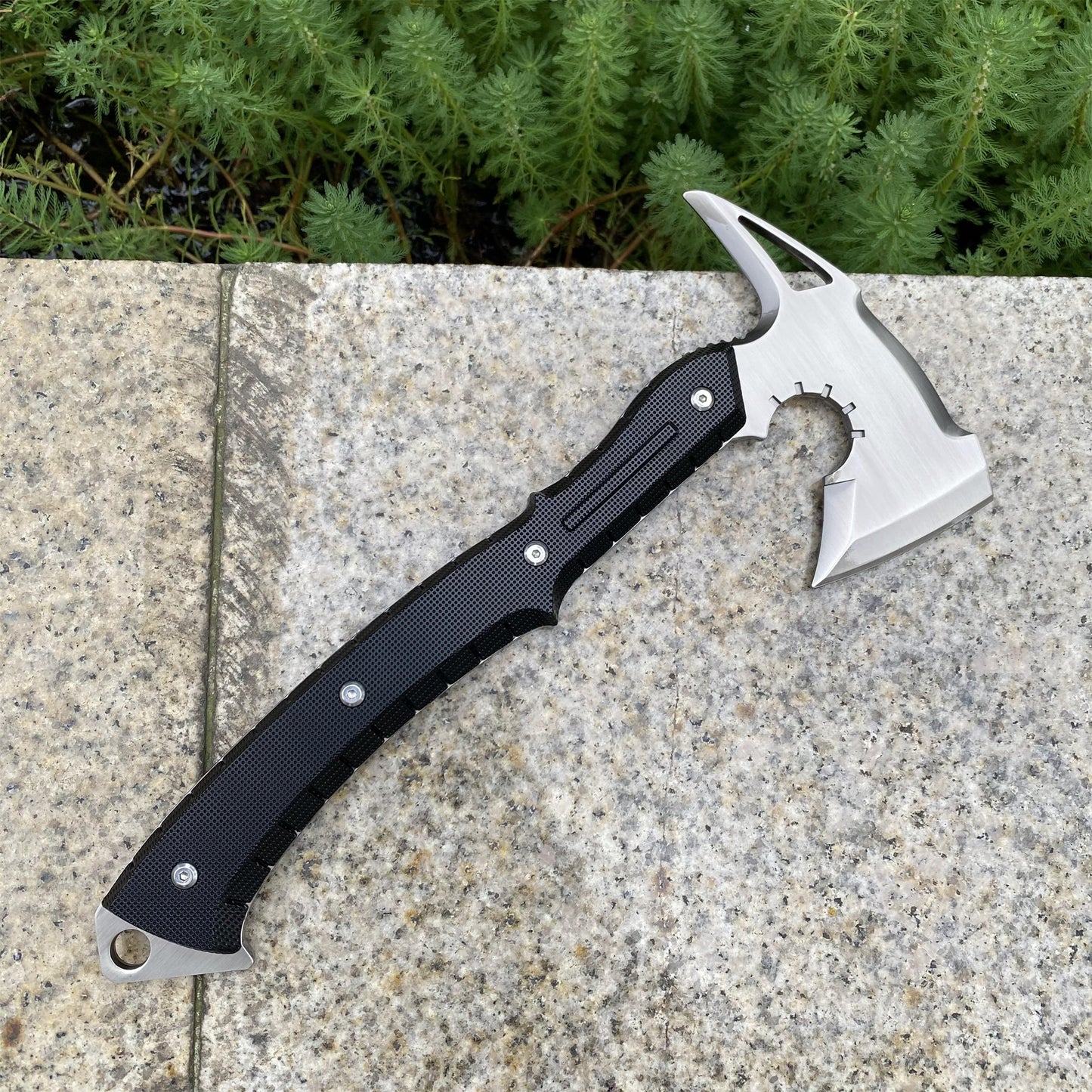 Life-Size Metal Re9 Leon Tactical Axe 35CM/13.8" - Dull Blade Prop For Collection